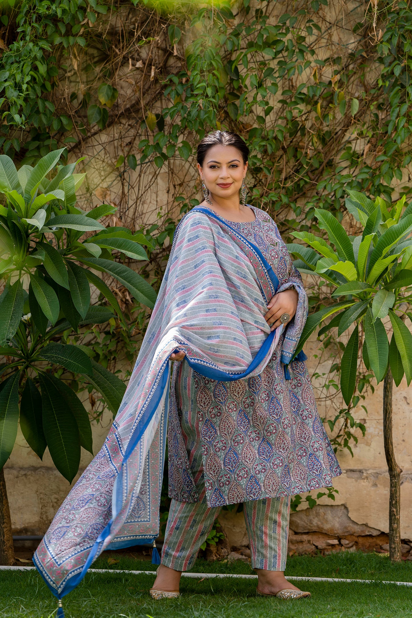 Rama Green Printed Kurta pant Dupatta Set