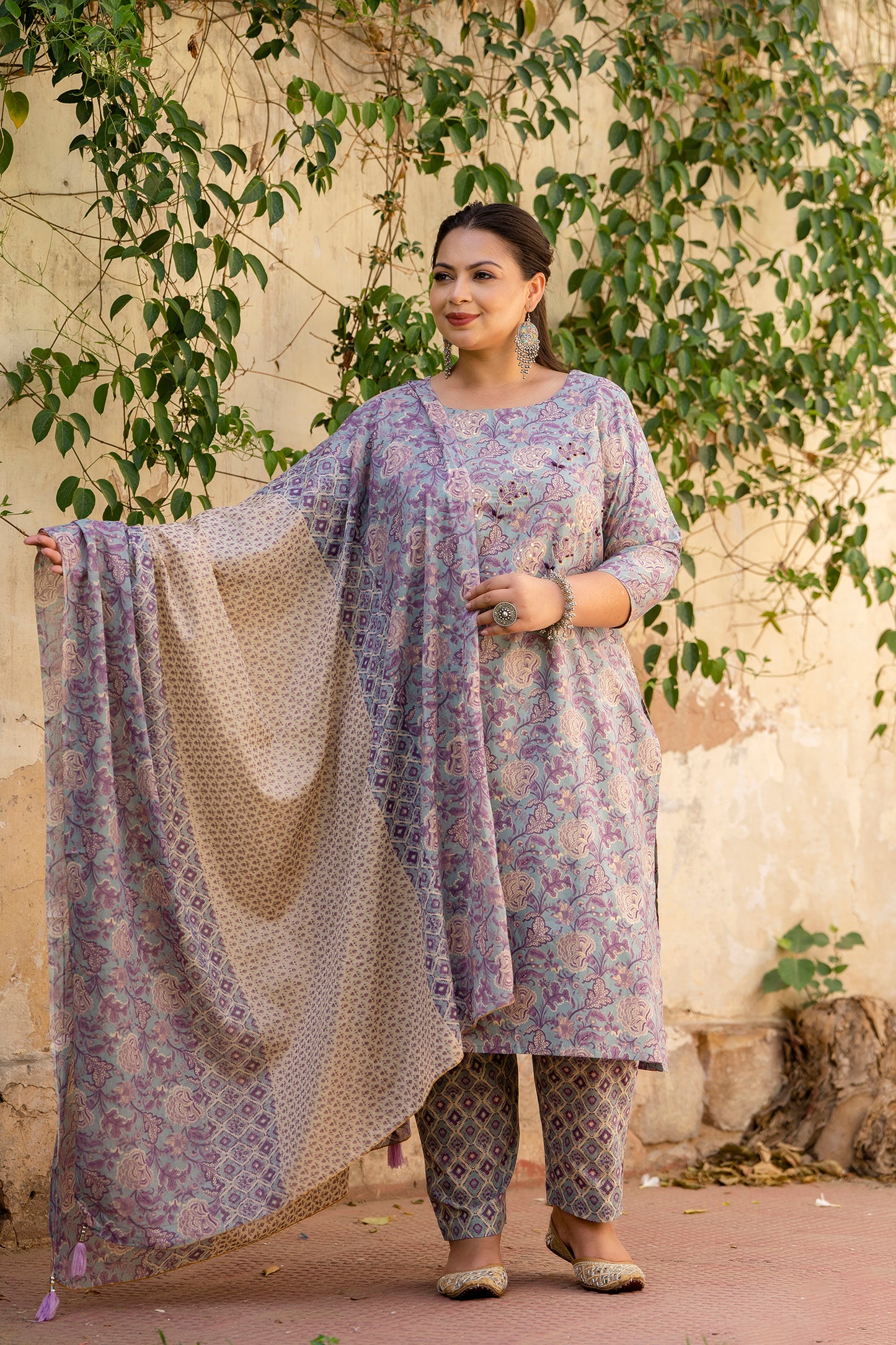 Light purple Printed Kurta pant Dupatta Set