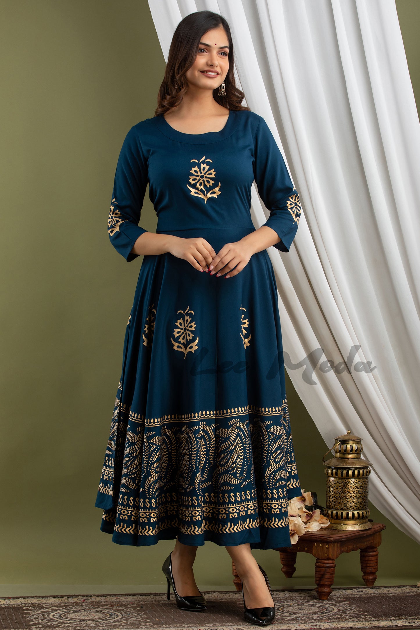 Women Printed Rayon Flared Kurta (Blue)