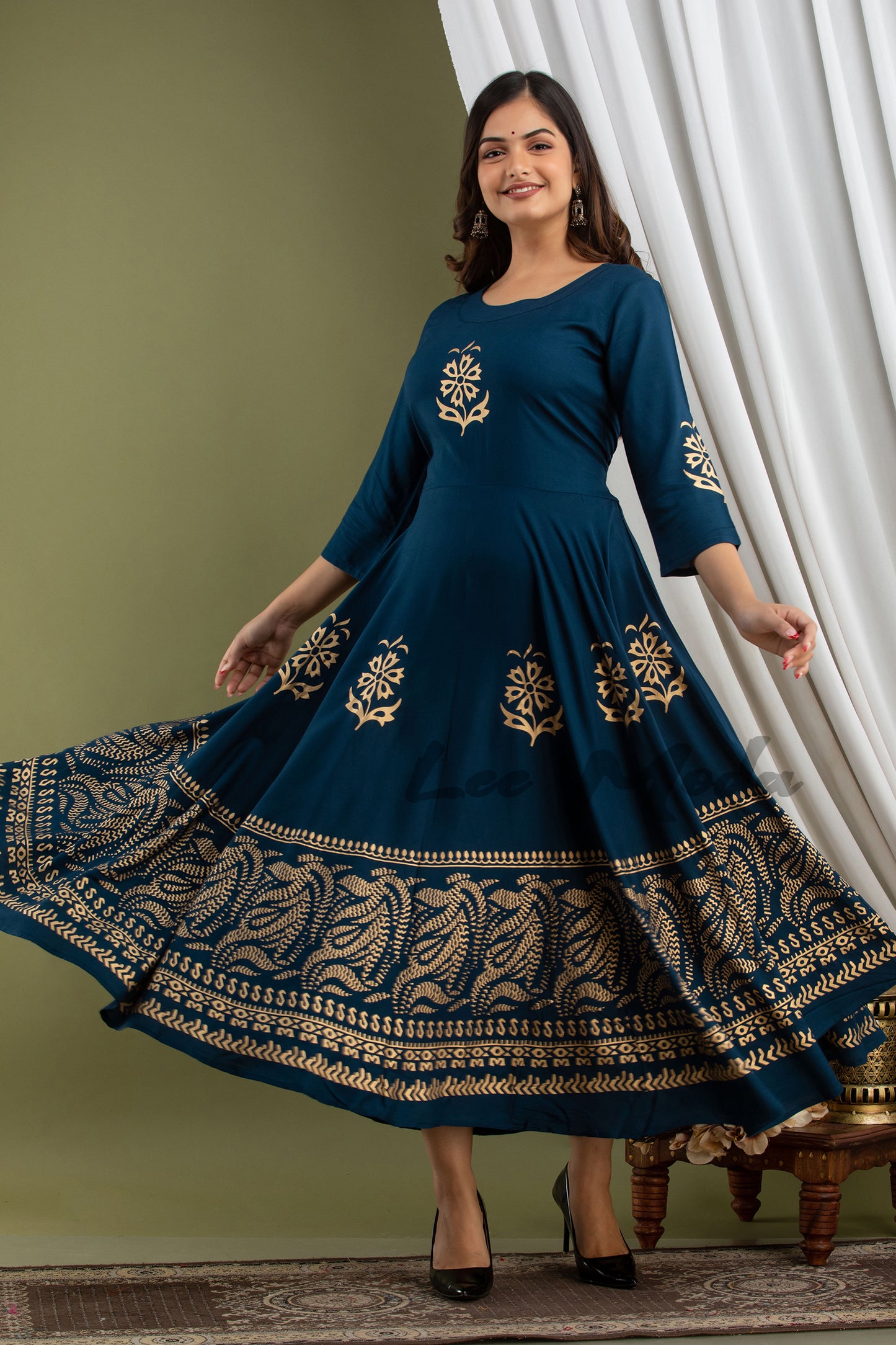 Women Printed Rayon Flared Kurta (Blue)